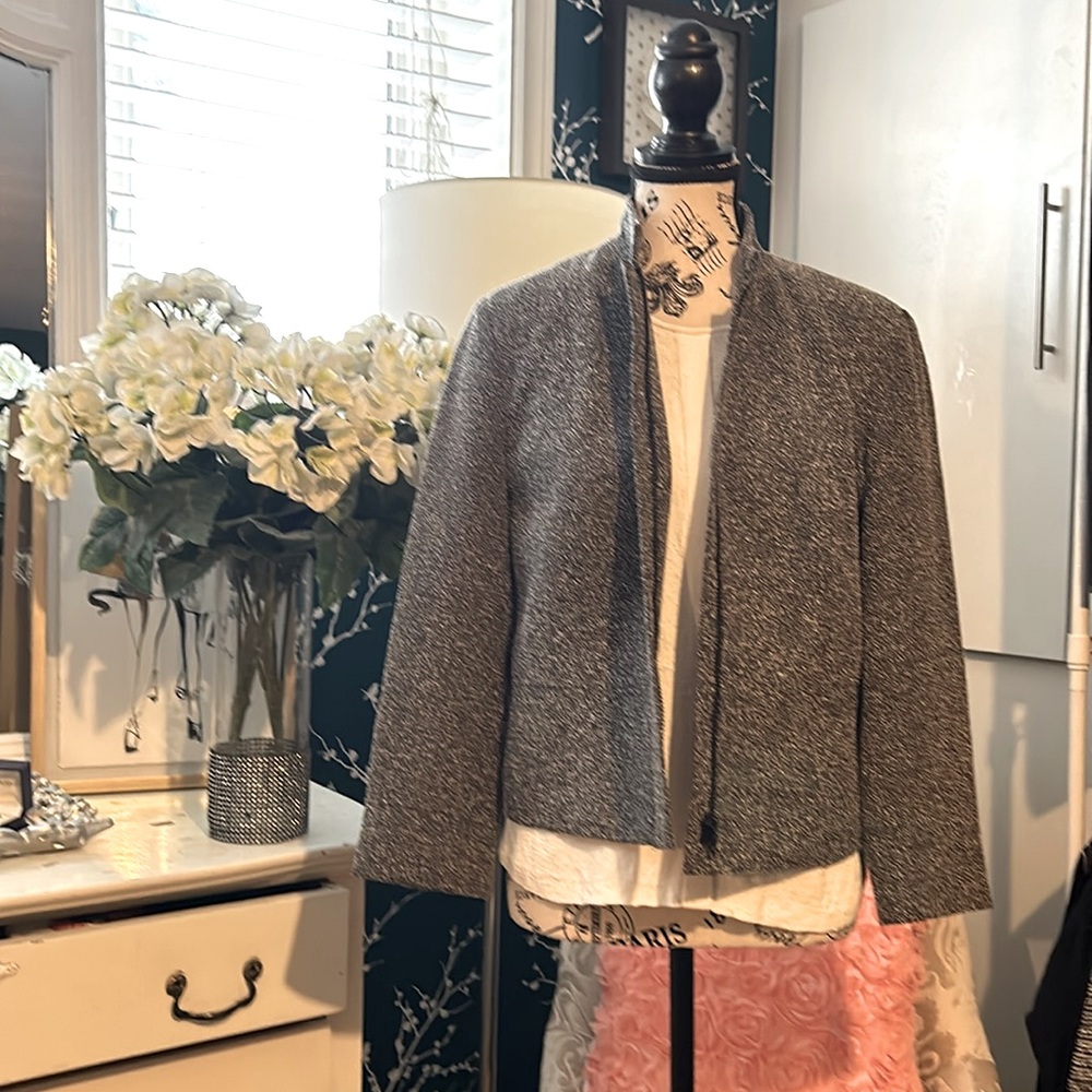 BEAUTIFUL, DELLA SPIGA ITALY, black and white blazer with a black zipper size 4 - Picture 7 of 13